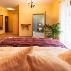 Plus Zimmer mit Kingsize-Bett